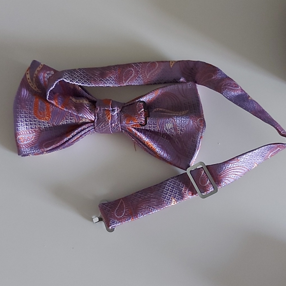 Bowtie and pocket square - Picture 2 of 3